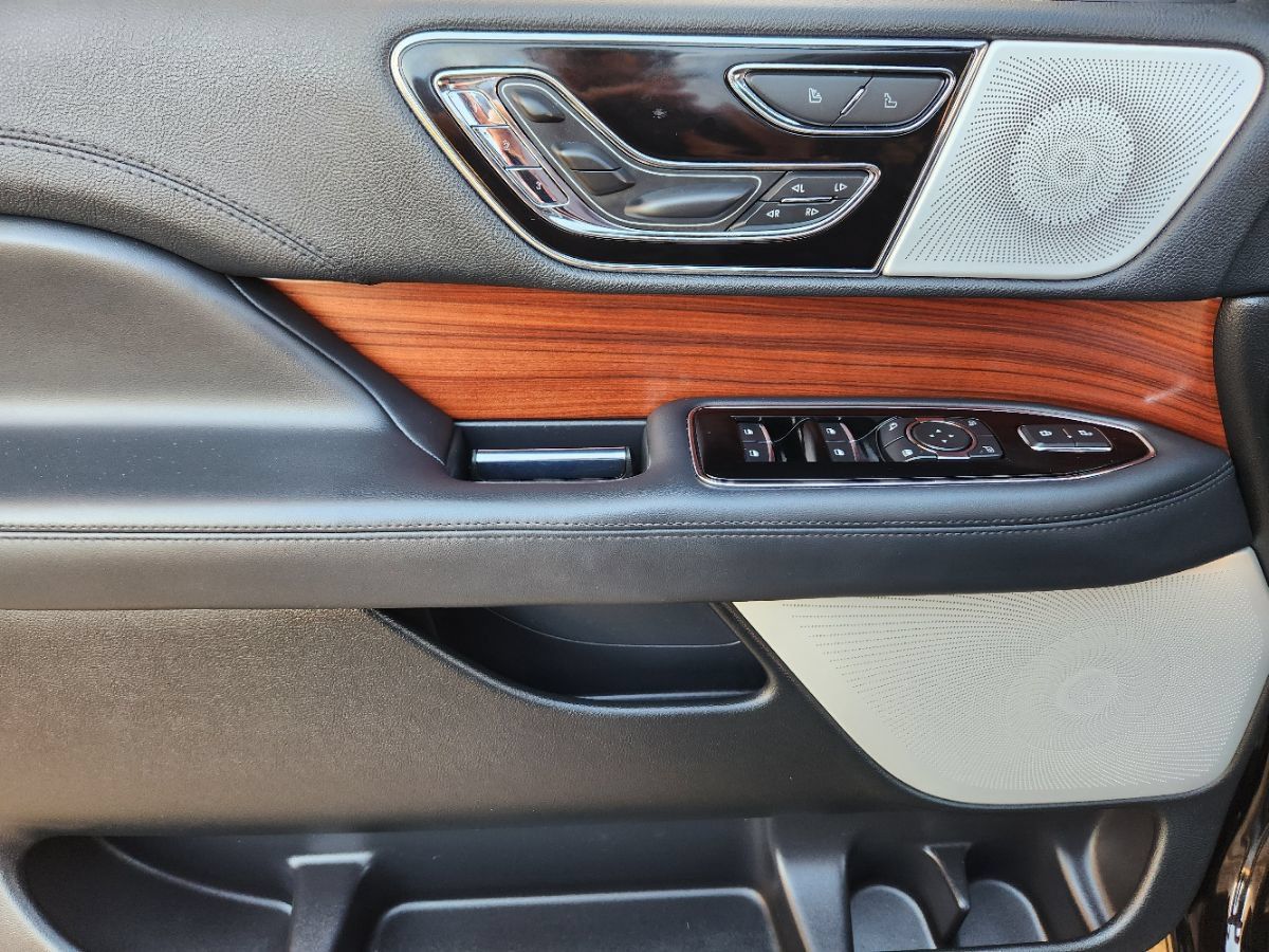 Used 2022 Lincoln Navigator Reserve AWD/4WD image 39