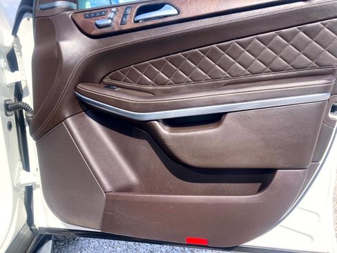 Used 2019 Mercedes-Benz GLS 550 4MATIC image 17