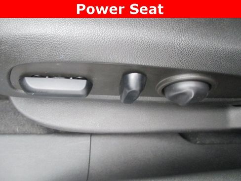 Used 2022 GMC Terrain SLE w/ Driver Convenience Package image 19