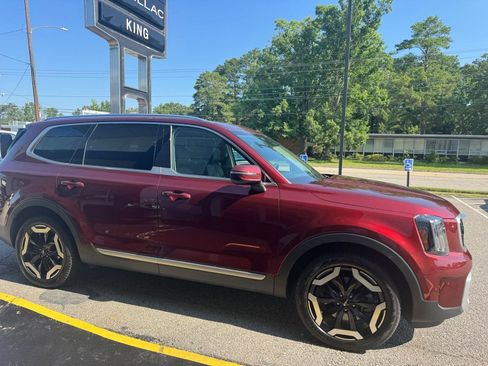 Used 2024 Kia Telluride EX w/ EX Captain's Chair Package FWD image 9