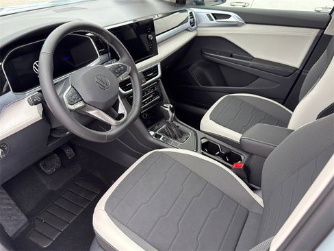 New 2026 Volkswagen Taos SE image 11