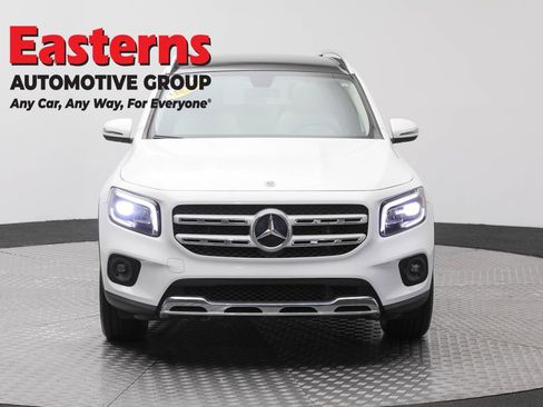 Used 2021 Mercedes-Benz GLB 250 4MATIC w/ Premium Package image 2