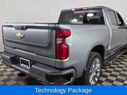 Used 2023 Chevrolet Silverado 1500 High Country w/ High Country Premium Package AWD/4WD image 9