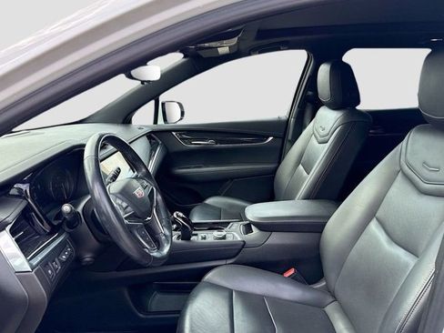 Used 2022 Cadillac XT5 Premium Luxury w/ Technology Package FWD image 9