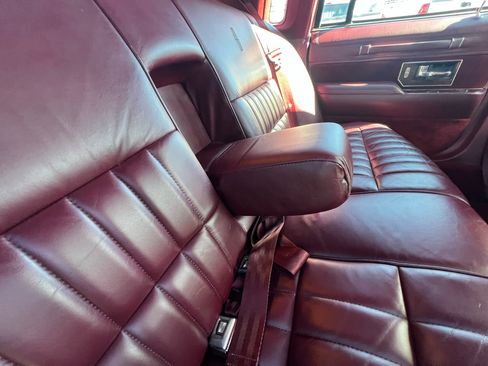 Used 1990 Lincoln Town Car image 43