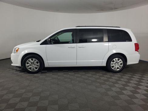 Used 2018 Dodge Grand Caravan SE w/ UConnect Hands-Free Group FWD image 7