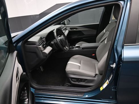 Used 2025 Toyota Camry SE image 11