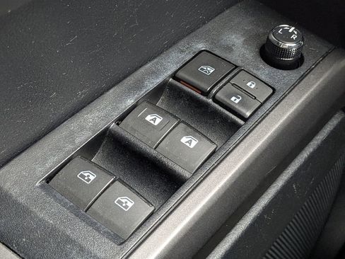 Used 2017 Toyota Tacoma TRD Sport image 25