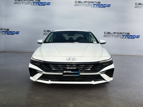 Used 2025 Hyundai Elantra SEL FWD image 2