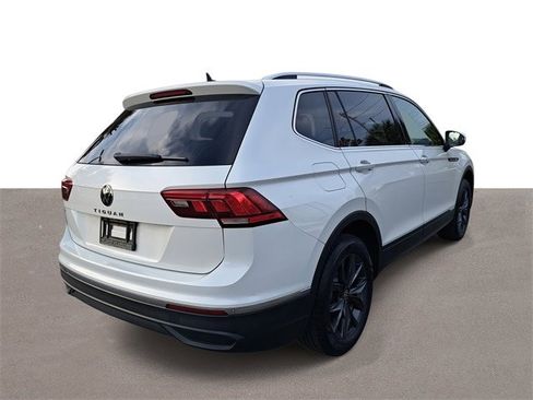 Certified 2023 Volkswagen Tiguan SE image 4