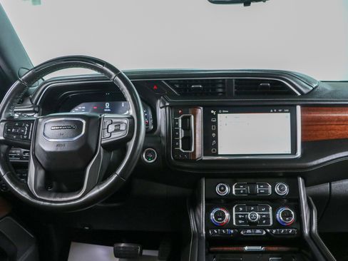 Used 2024 GMC Yukon Denali Ultimate AWD/4WD image 18