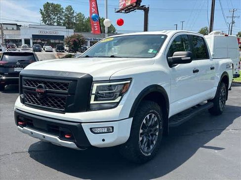Used 2021 Nissan Titan PRO-4X w/ Pro-4x Convenience Package AWD/4WD image 8