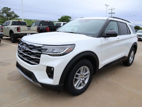 New 2026 Ford Explorer Active RWD image 11