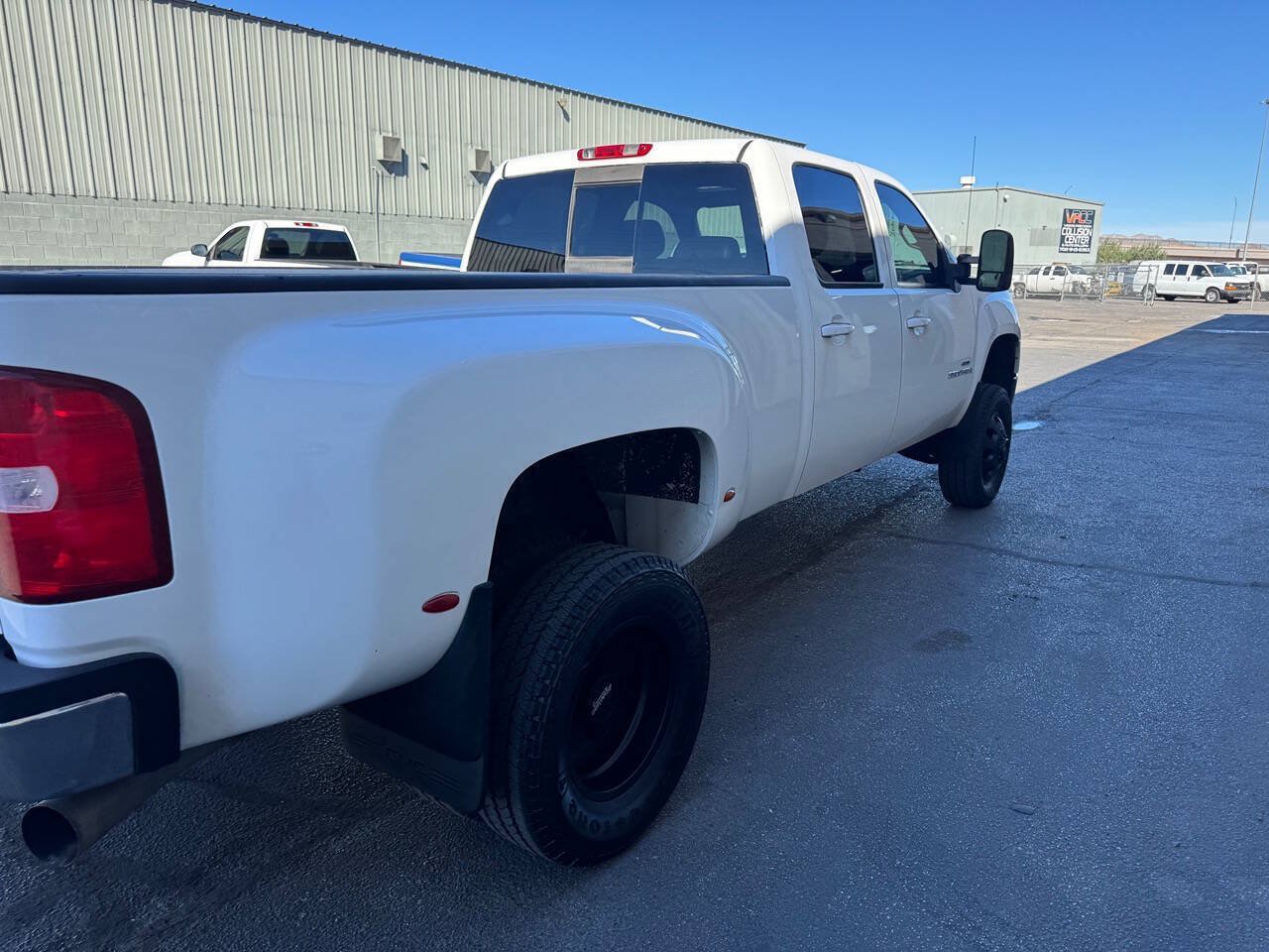 Used 2007 GMC Sierra 3500 SLT w/ Entertainment Package AWD/4WD image 9