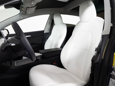 Used 2021 Tesla Model 3 Performance image 14