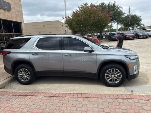Used 2023 Chevrolet Traverse LT FWD image 4
