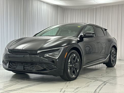 New 2025 Kia EV6 Wind image 4