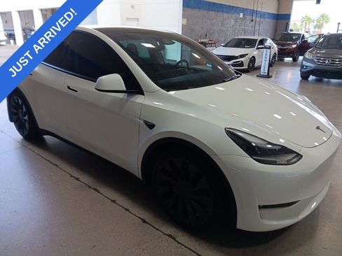 Used 2023 Tesla Model Y Performance AWD/4WD image 2