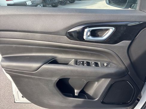 New 2026 Jeep Compass Latitude image 19