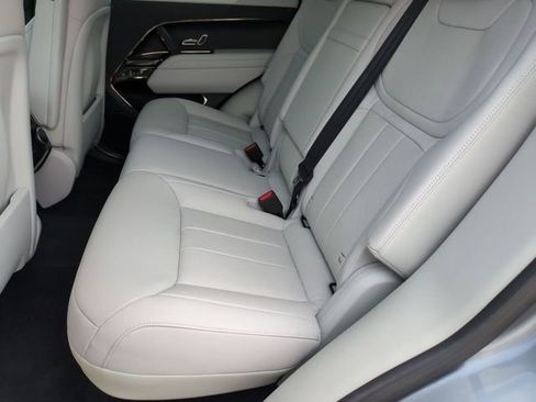 Used 2024 Land Rover Range Rover Sport SE AWD/4WD image 15