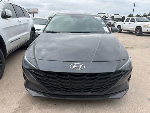 Used 2021 Hyundai Elantra SE image 2