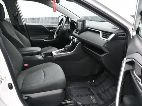 Used 2022 Toyota RAV4 XLE AWD/4WD image 10