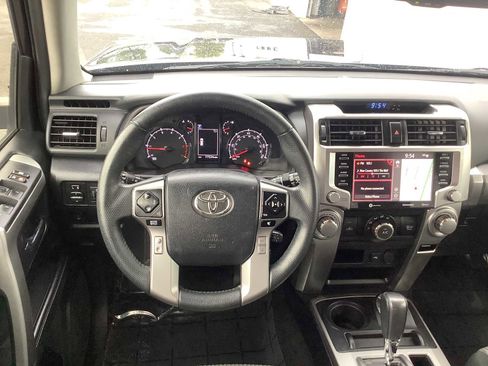 Used 2020 Toyota 4Runner SR5 AWD/4WD image 10