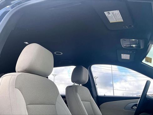Used 2022 Chevrolet Traverse LS FWD image 14
