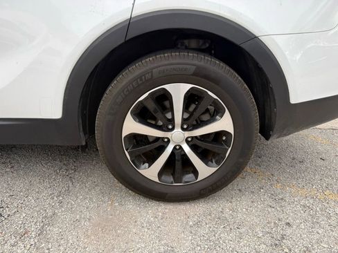 Used 2018 Kia Sorento EX FWD image 22