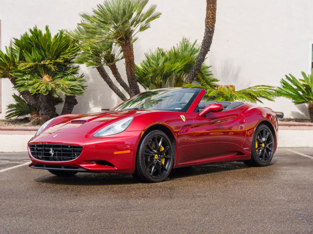 Used 2010 Ferrari California RWD image 10