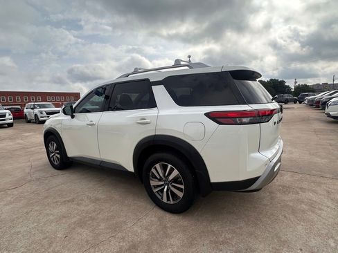 Certified 2022 Nissan Pathfinder SL w/ SL Black Package FWD image 3