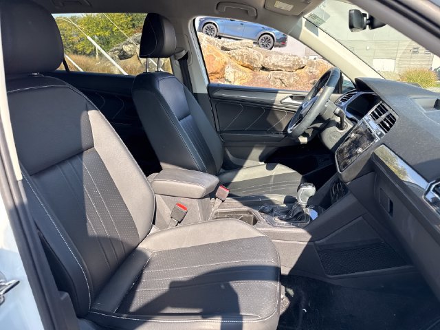 Used 2024 Volkswagen Tiguan SE AWD/4WD image 13