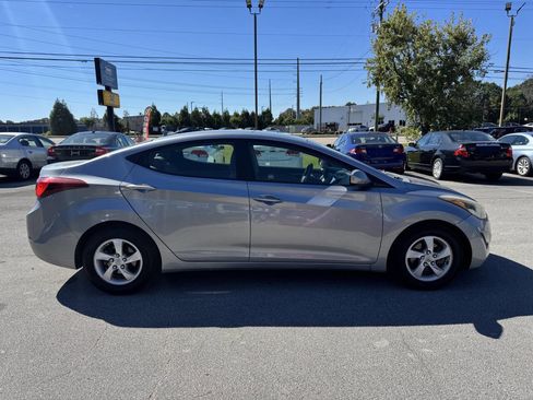 Used 2015 Hyundai Elantra SE image 5
