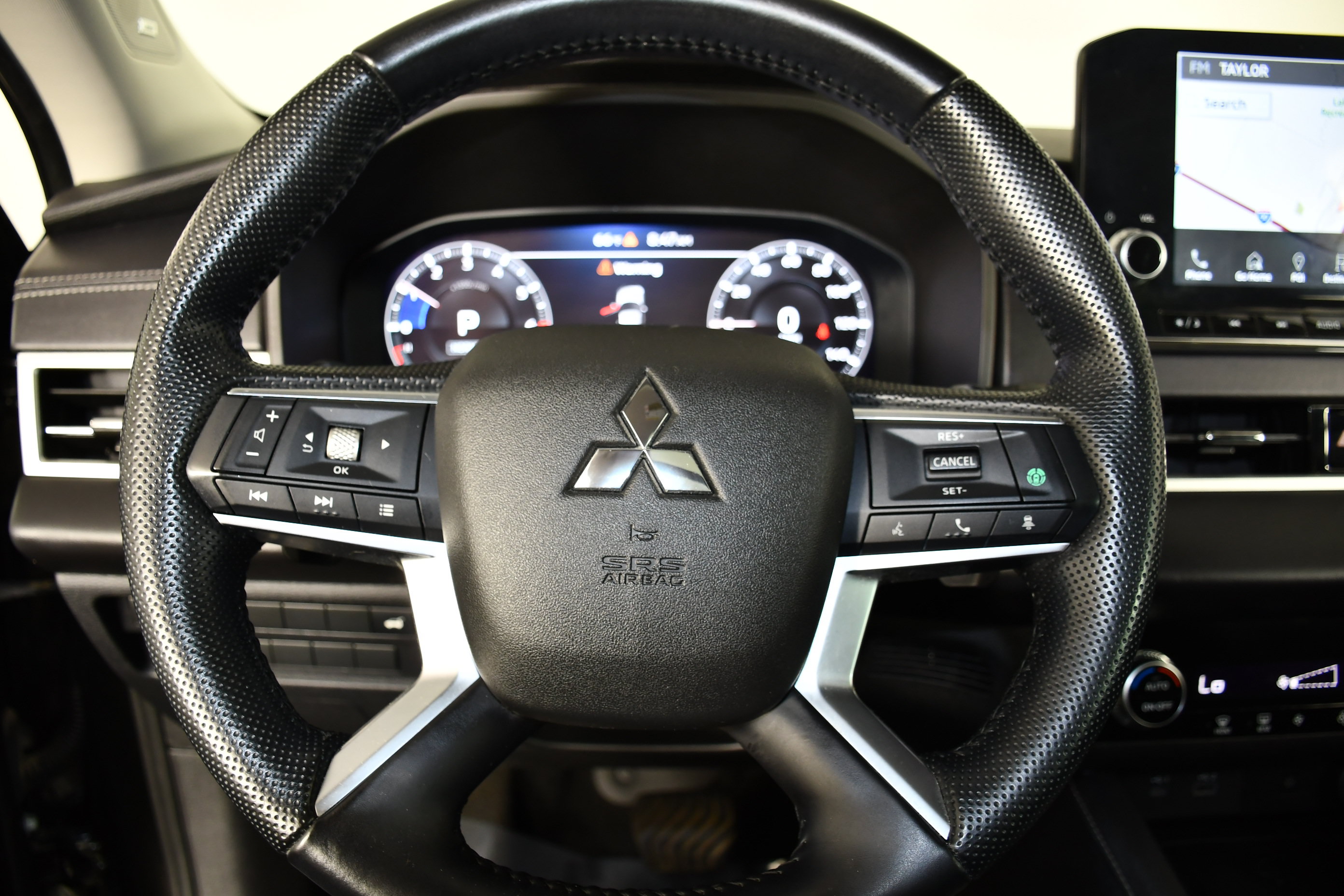 Used 2023 Mitsubishi Outlander SE AWD/4WD image 19