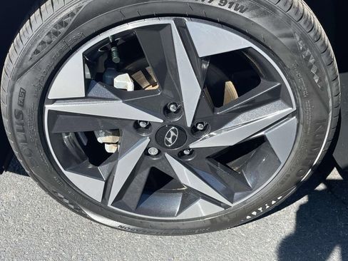 Used 2023 Hyundai Elantra SEL w/ Convenience Package image 11