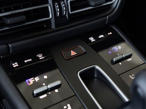 Certified 2026 Porsche Macan AWD/4WD image 26