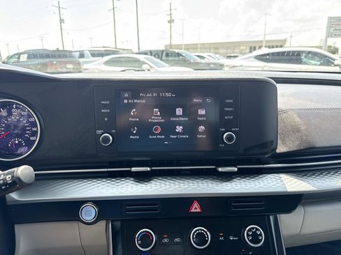 Used 2024 Kia Carnival LX FWD image 24