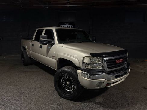 Used 2005 GMC Sierra 2500 SLT w/ Heavy-Duty Power Package AWD/4WD image 7