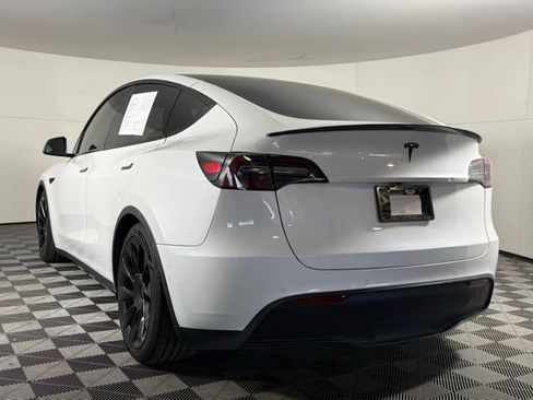 Used 2020 Tesla Model Y Long Range image 4
