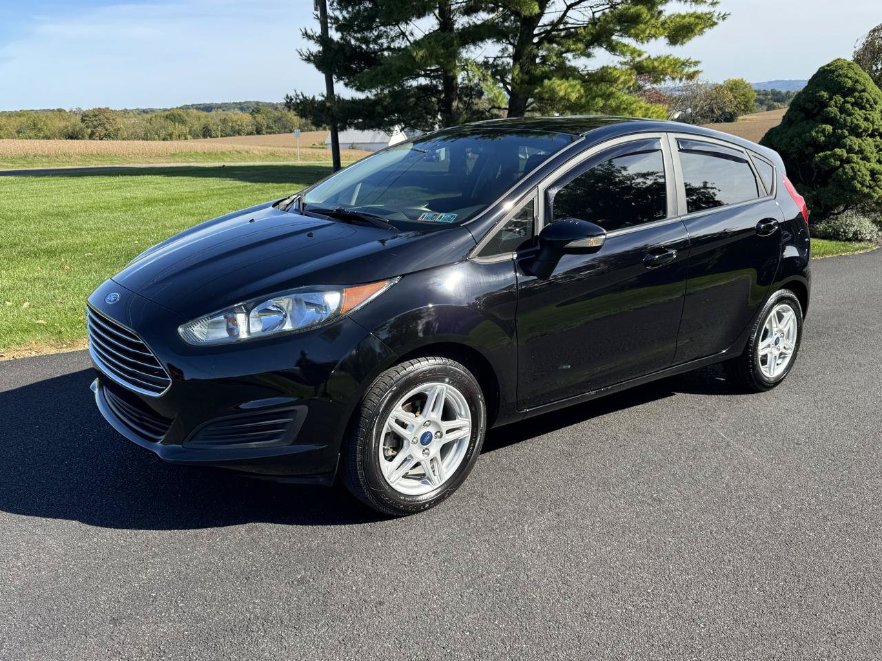 Used 2019 Ford Fiesta SE w/ Cold Weather Package FWD image 1