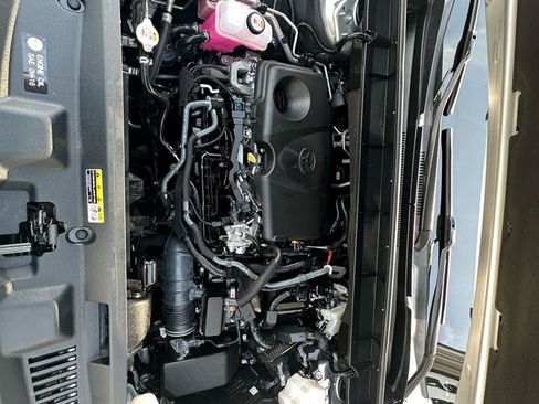Used 2023 Toyota Highlander LE FWD image 33