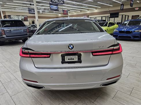 Used 2020 BMW 740i image 8