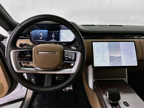 Certified 2025 Land Rover Range Rover Long Wheelbase SE AWD/4WD image 12
