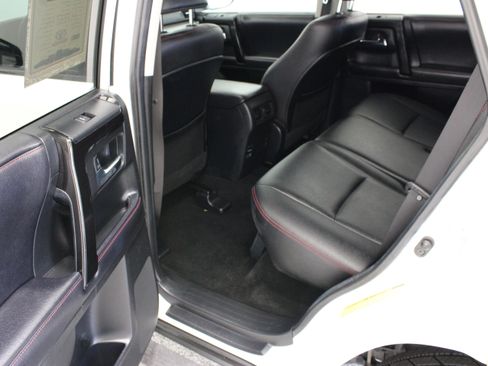 Used 2018 Toyota 4Runner TRD Off-Road Premium AWD/4WD image 28