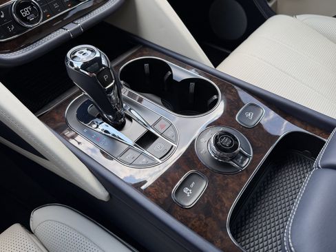 Certified 2023 Bentley Bentayga AWD/4WD image 30