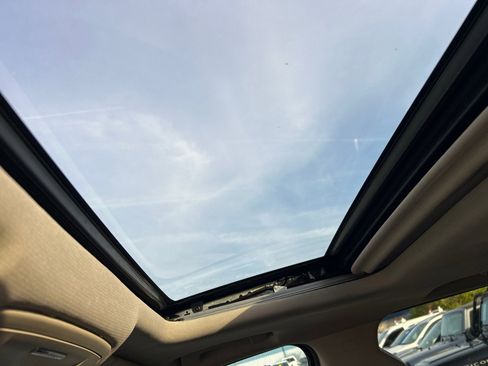 Used 2016 Chevrolet Suburban LTZ image 23