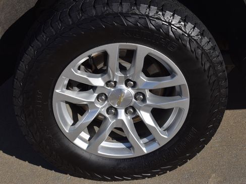 Used 2021 Chevrolet Suburban LT image 11