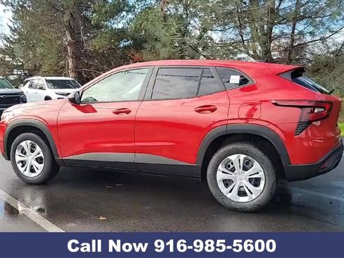 New 2026 Chevrolet Trax LS image 8