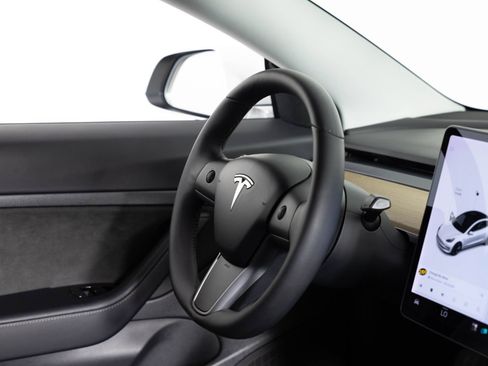 Used 2020 Tesla Model 3 Standard Range RWD image 22