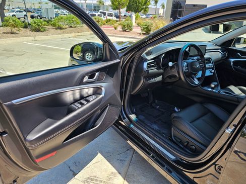 Used 2025 Genesis G70 2.5T image 15